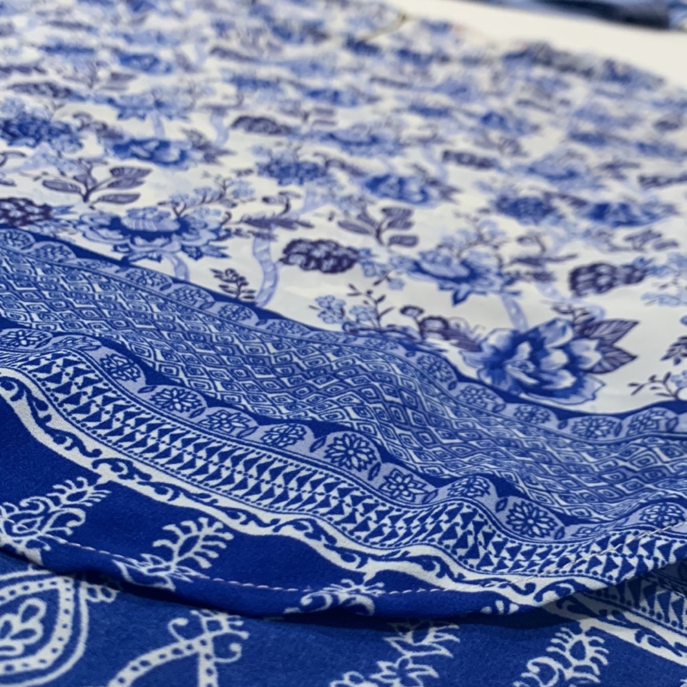 💛 (5/$25) Blue Pattern Top - Picture 2 of 7